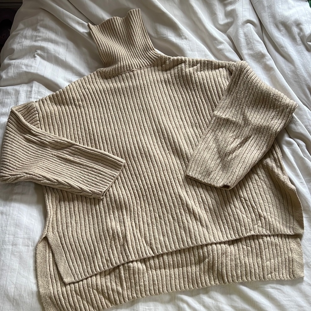 H&M beige turtleneck sweater